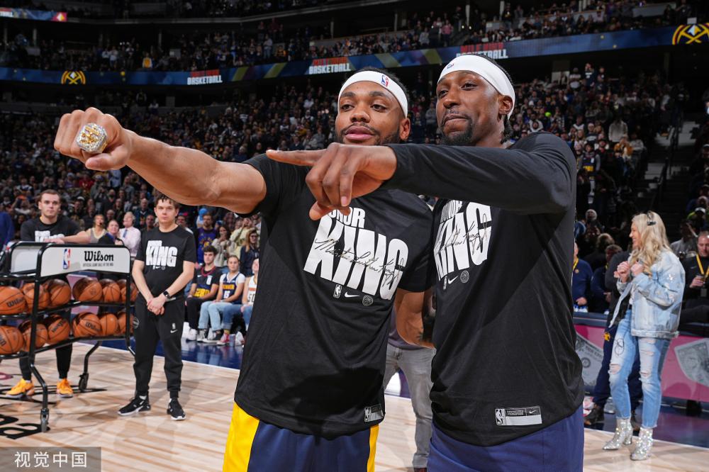 两支球队在 两支球队在